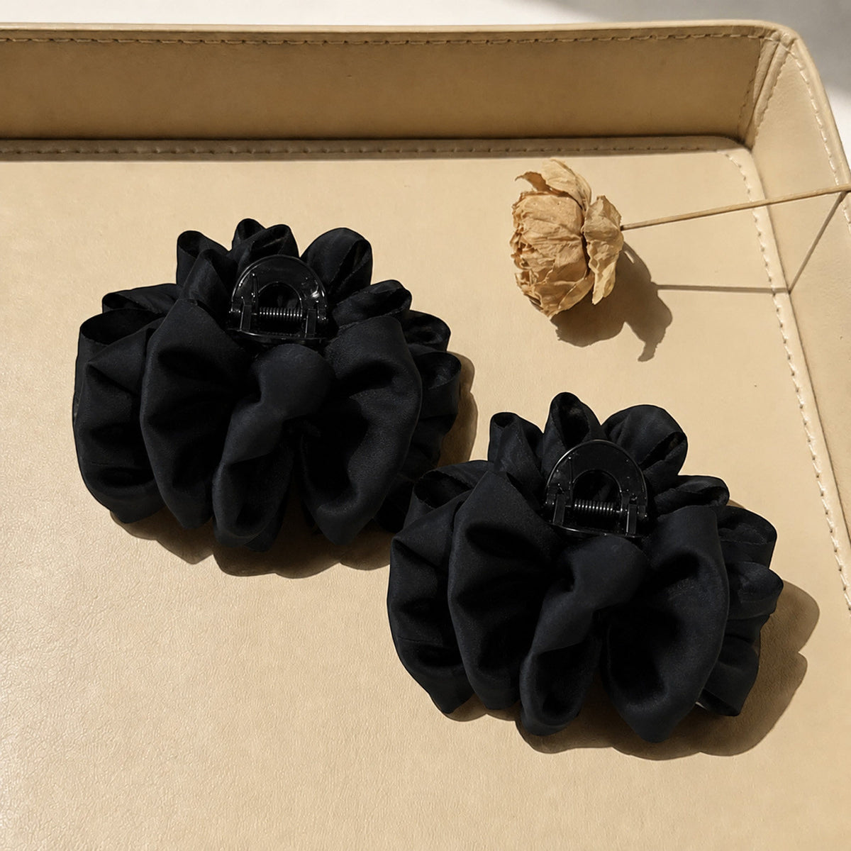 Black mesh bubble claw hair clip with a premium look like a 'full-scale starry star' hair clip, 2026 new style with little hair volume at the back of the head