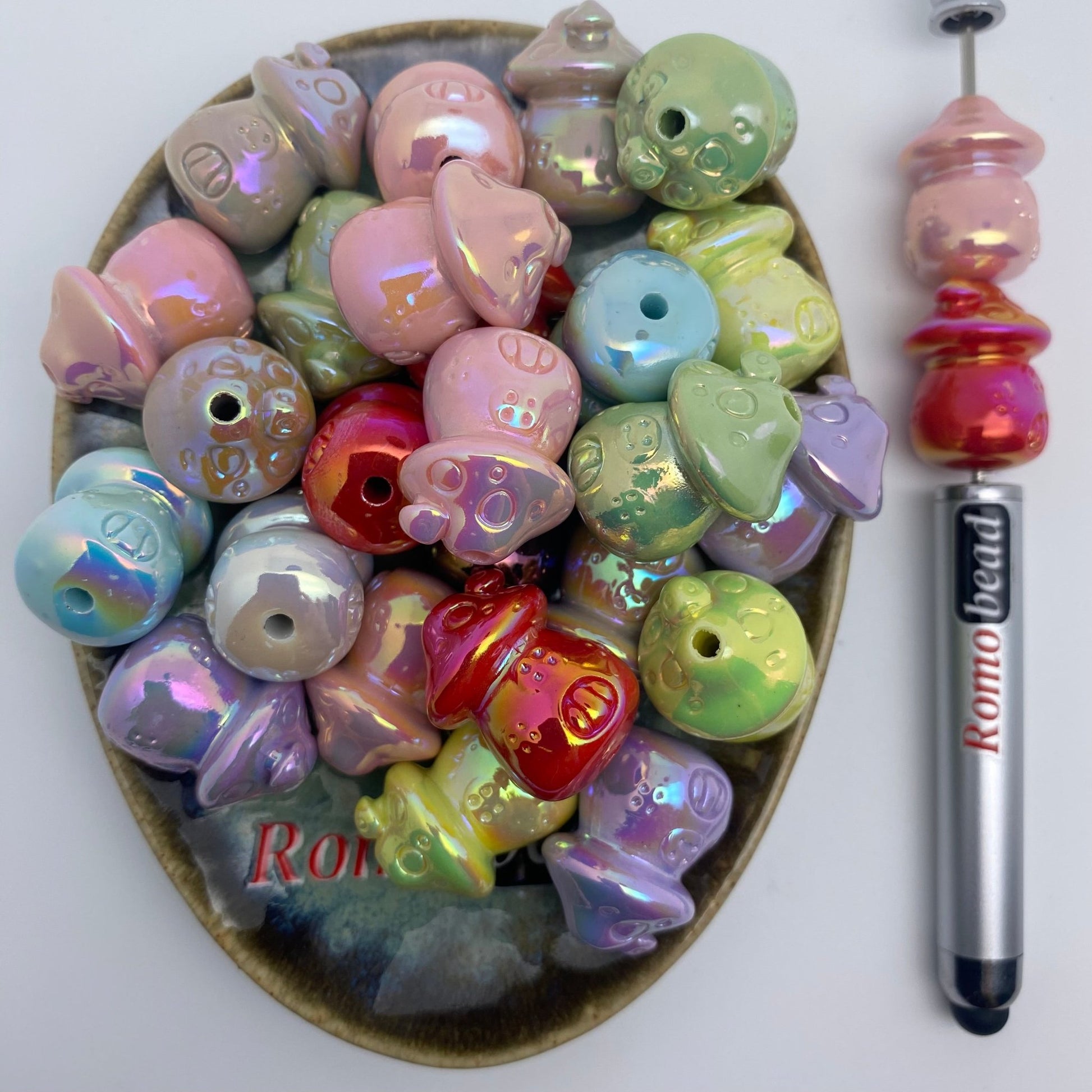 106. mushroom house uv beads - Romo bead