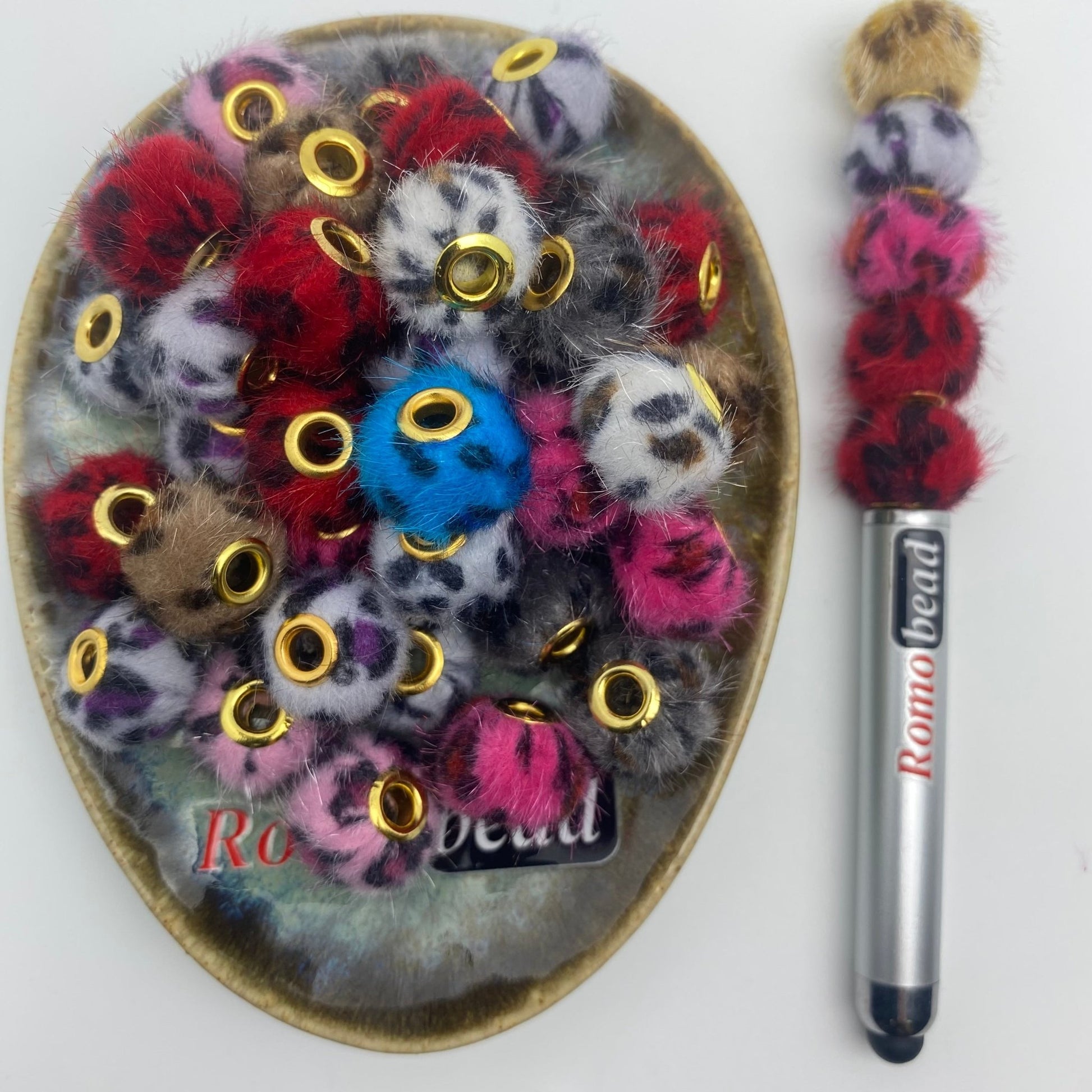 124. leopard pompom round beads - Romo bead