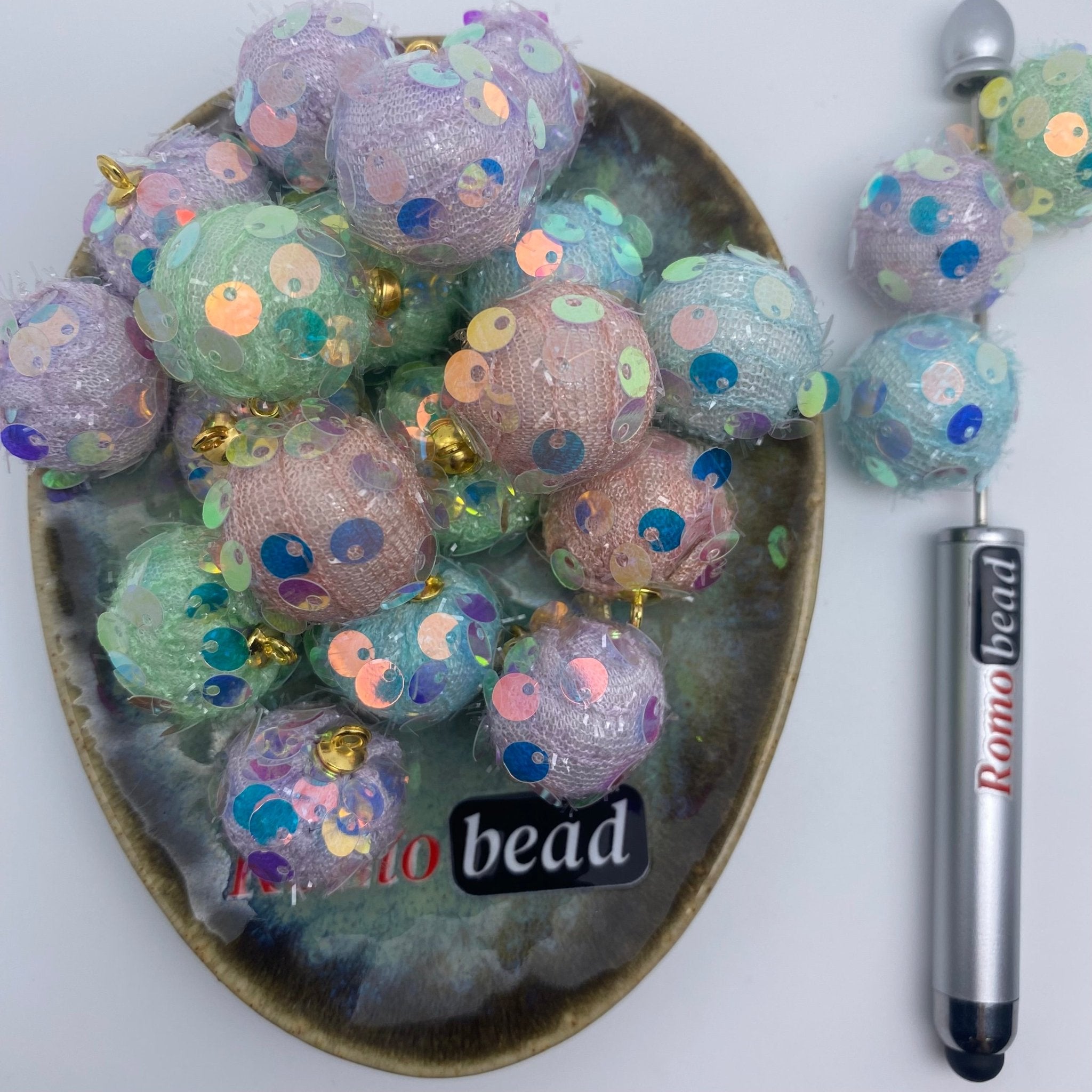 126. pompom round pendent beads - Romo bead