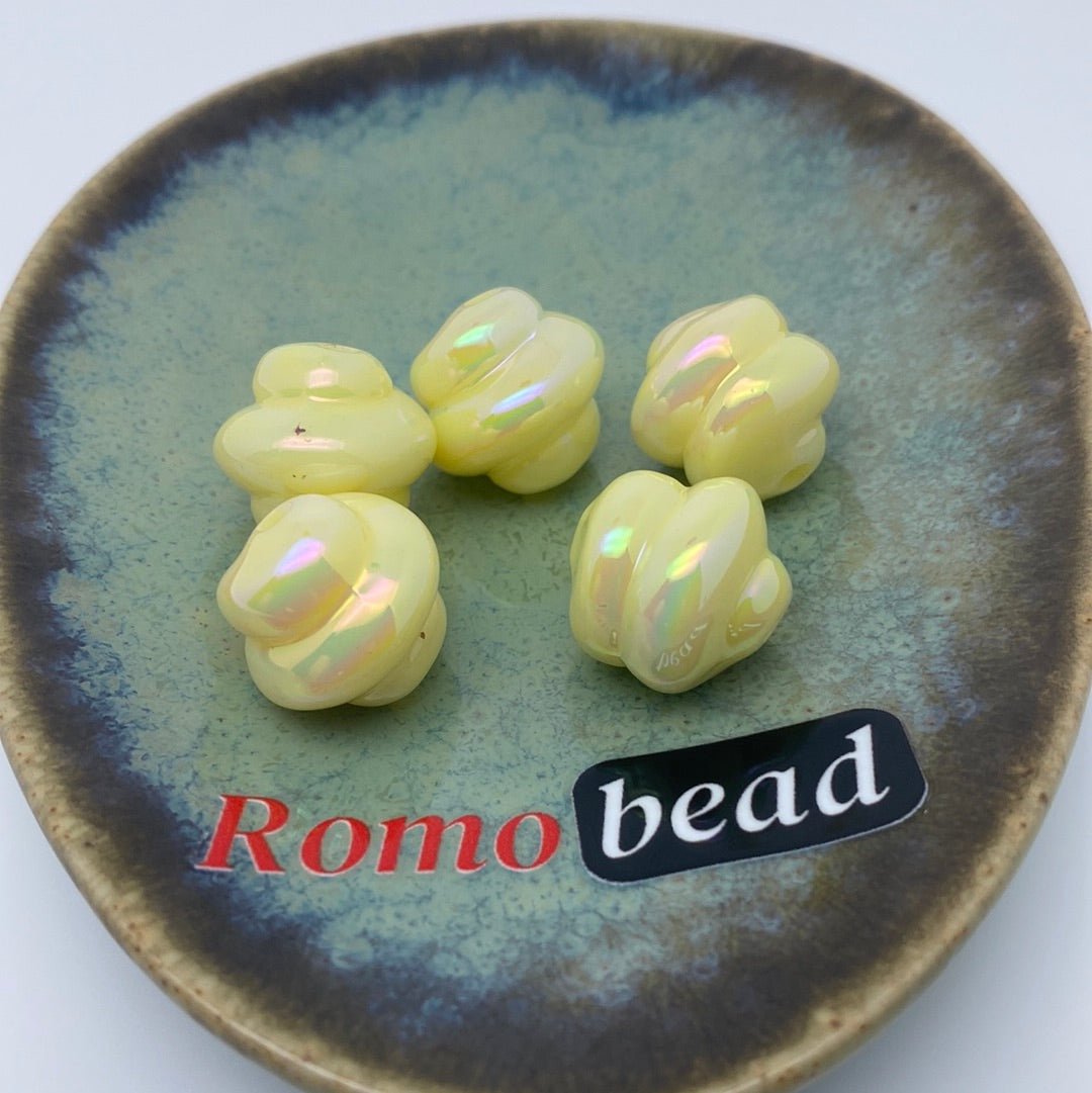 14. cream spiral beads - Romo bead