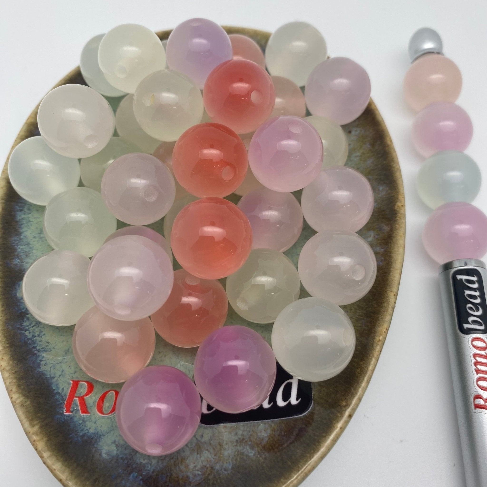 229. Round 16mm beads change color under sun - Romo bead