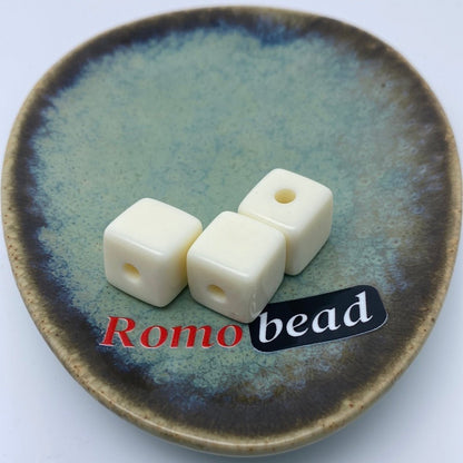 66. cube beads - Romo bead