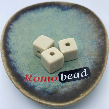 66. cube beads - Romo bead