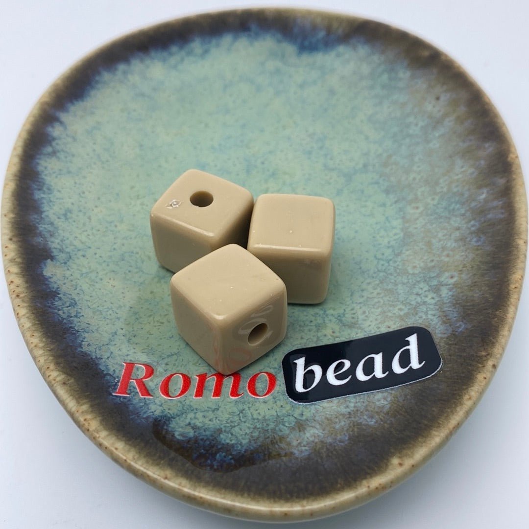 66. cube beads - Romo bead