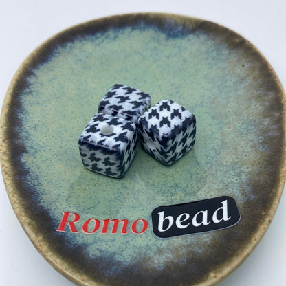 67. cube print beads - Romo bead