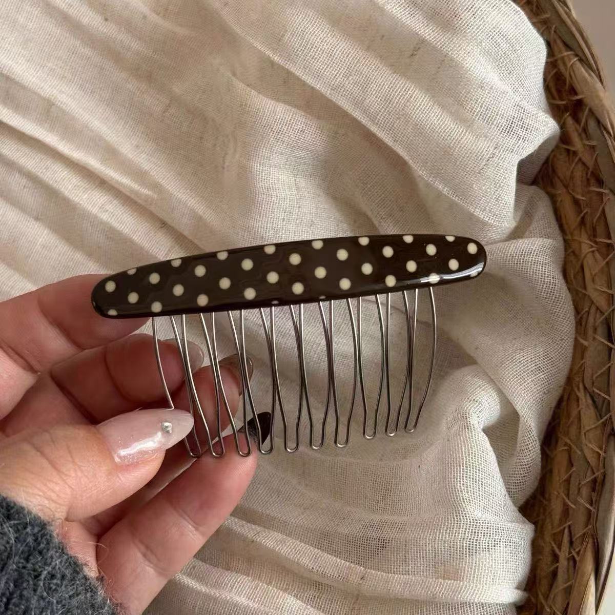 Korean polka dot oval bangs inserted comb broken hair finishing artifact hair inserted into the back of the woman's head upside down comb hairpin