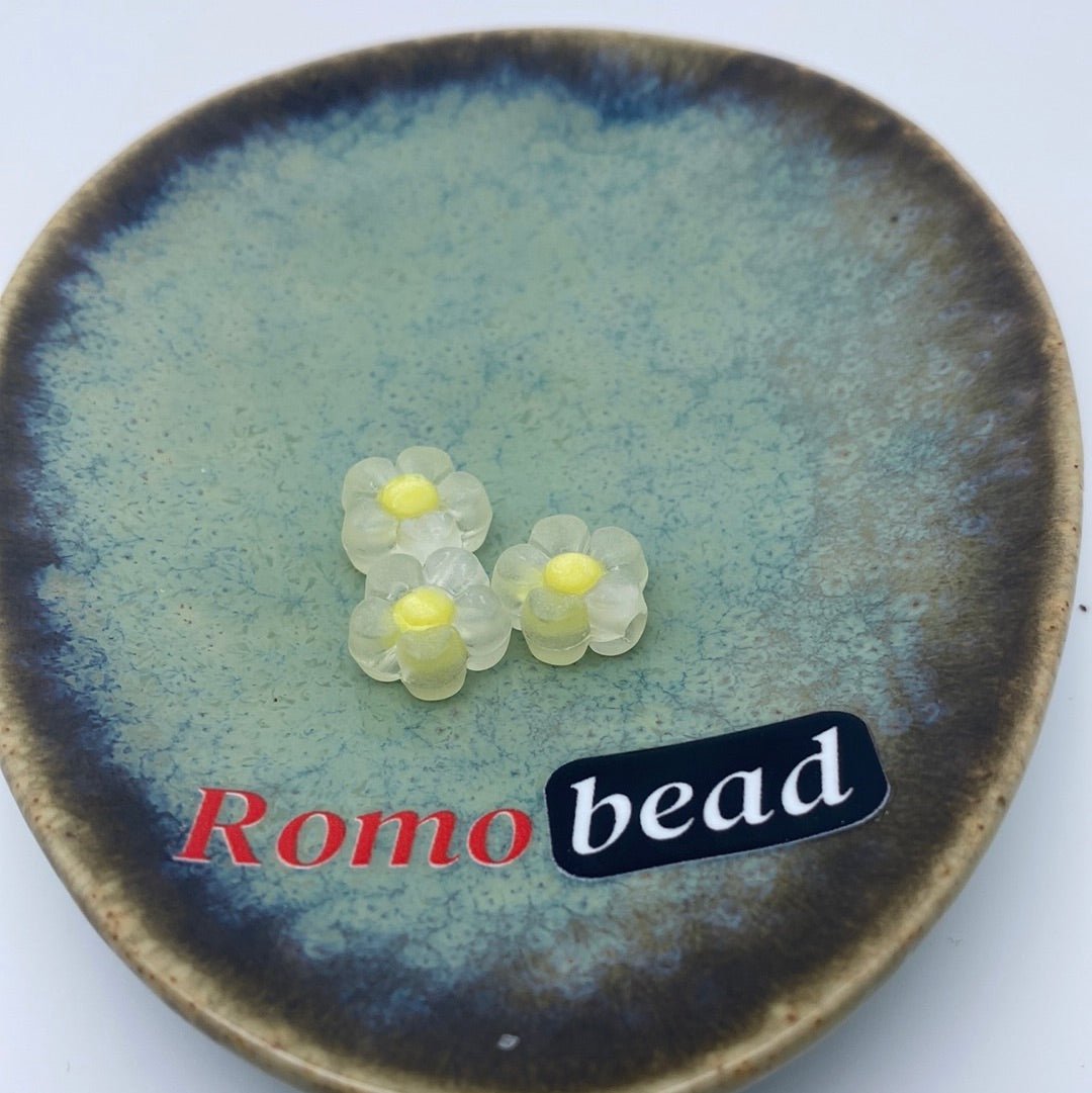 75. clear and frosted flower beads - Romo bead