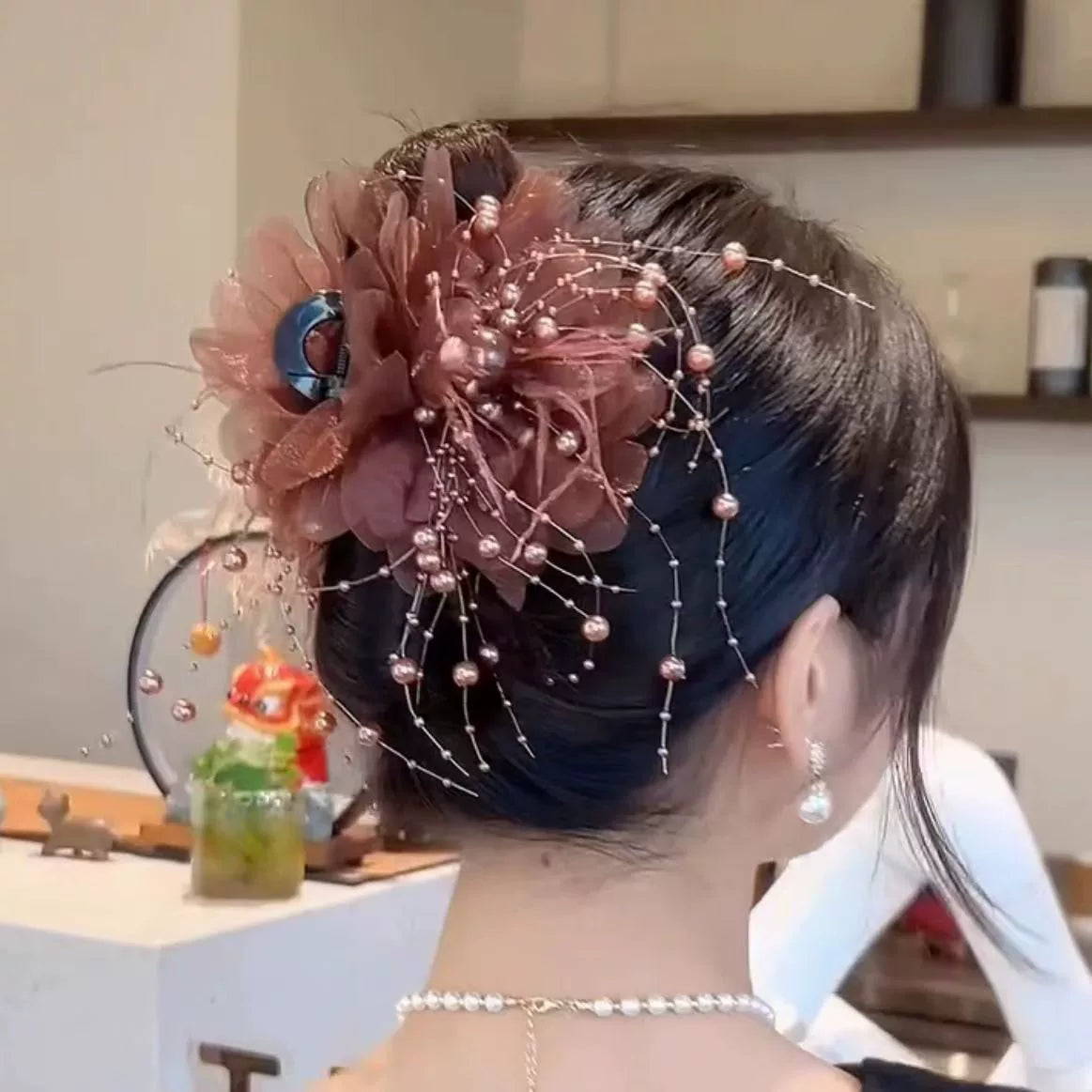 Elegant peony flower feather claw clip for women, sophisticated and fashionable 2026 new back hair clip, shark clip