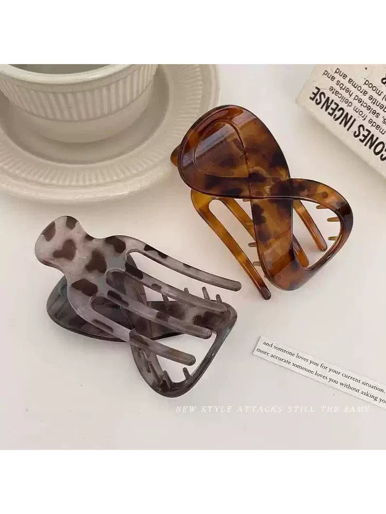Elegant figure-8 hair clip for women, fashionable leopard print polka dot hairpin, frosted updo, shark clip headwear
