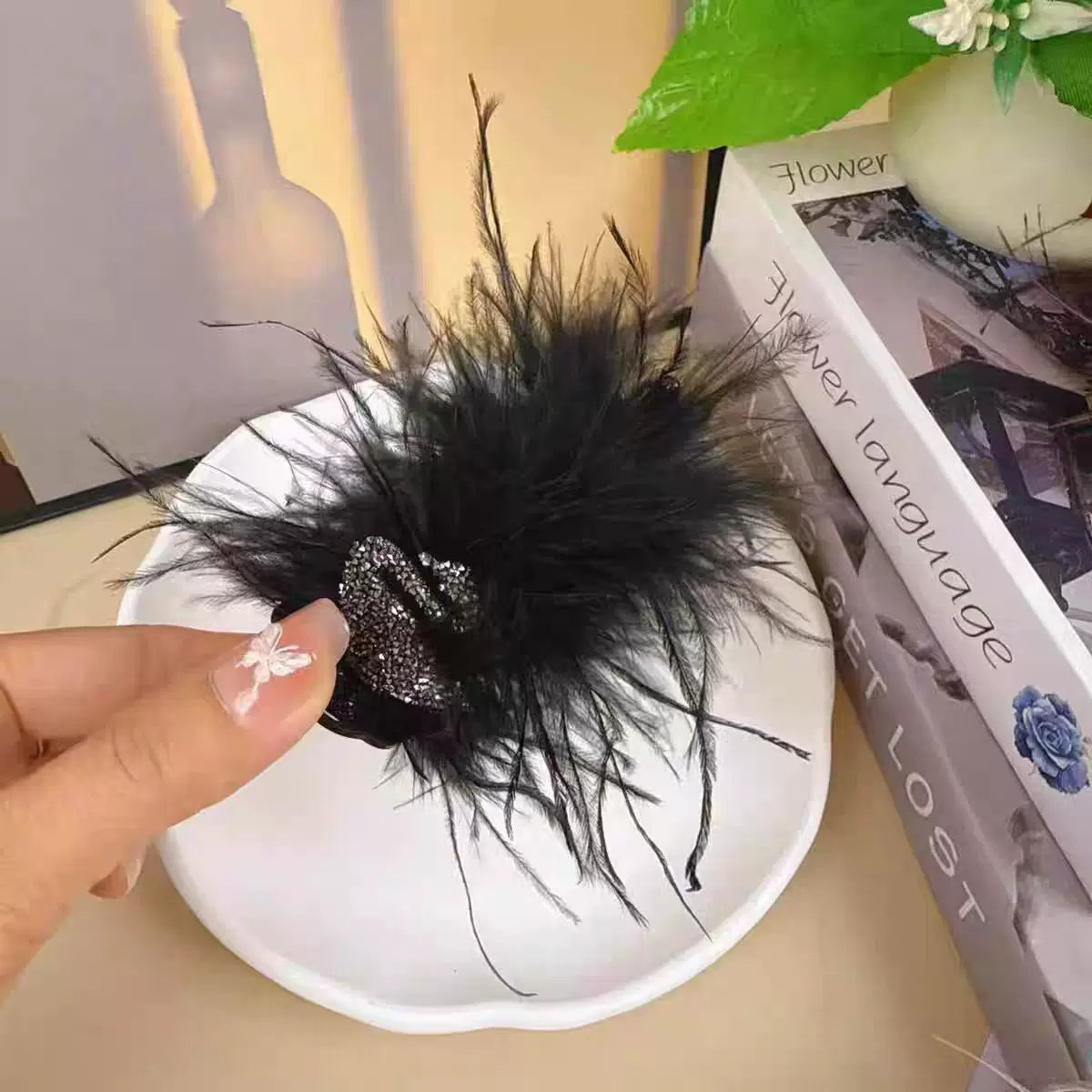 Rhinestone feather claw clip for women, high-end new small half-tie hair clip, small hair volume, back head updo hair clip, shark clip