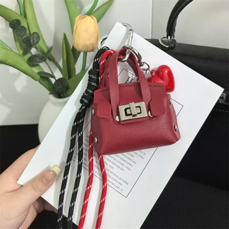 Creative miu is a personalized mini leather pouch keychain, headphone bag, accessories, keychain, school bag, pendant