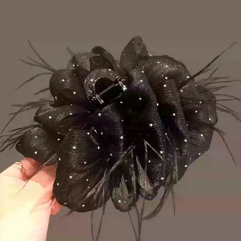 Temperament: Korean gypsophila hairpin women's high-end new feather grip clip, high-end back of the head, updo shark clip