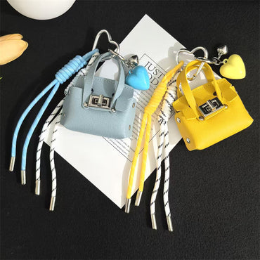 Creative miu is a personalized mini leather pouch keychain, headphone bag, accessories, keychain, school bag, pendant