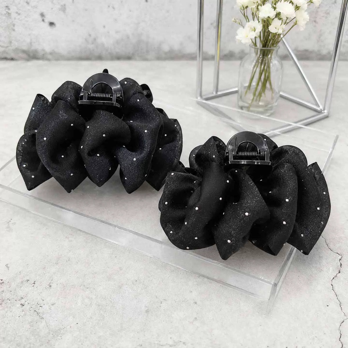 Korean style black bubble claw clip for women, 2026 new bow hair clip, shark clip, hair clip on the back of head, hair accessory