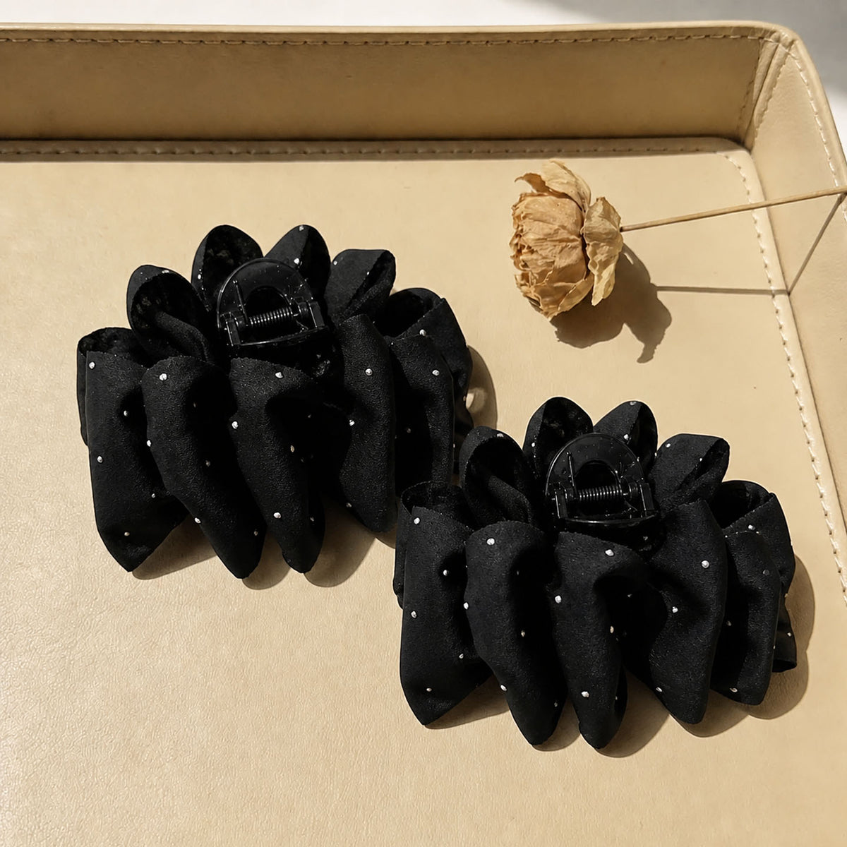 Black mesh bubble claw hair clip with a premium look like a 'full-scale starry star' hair clip, 2026 new style with little hair volume at the back of the head