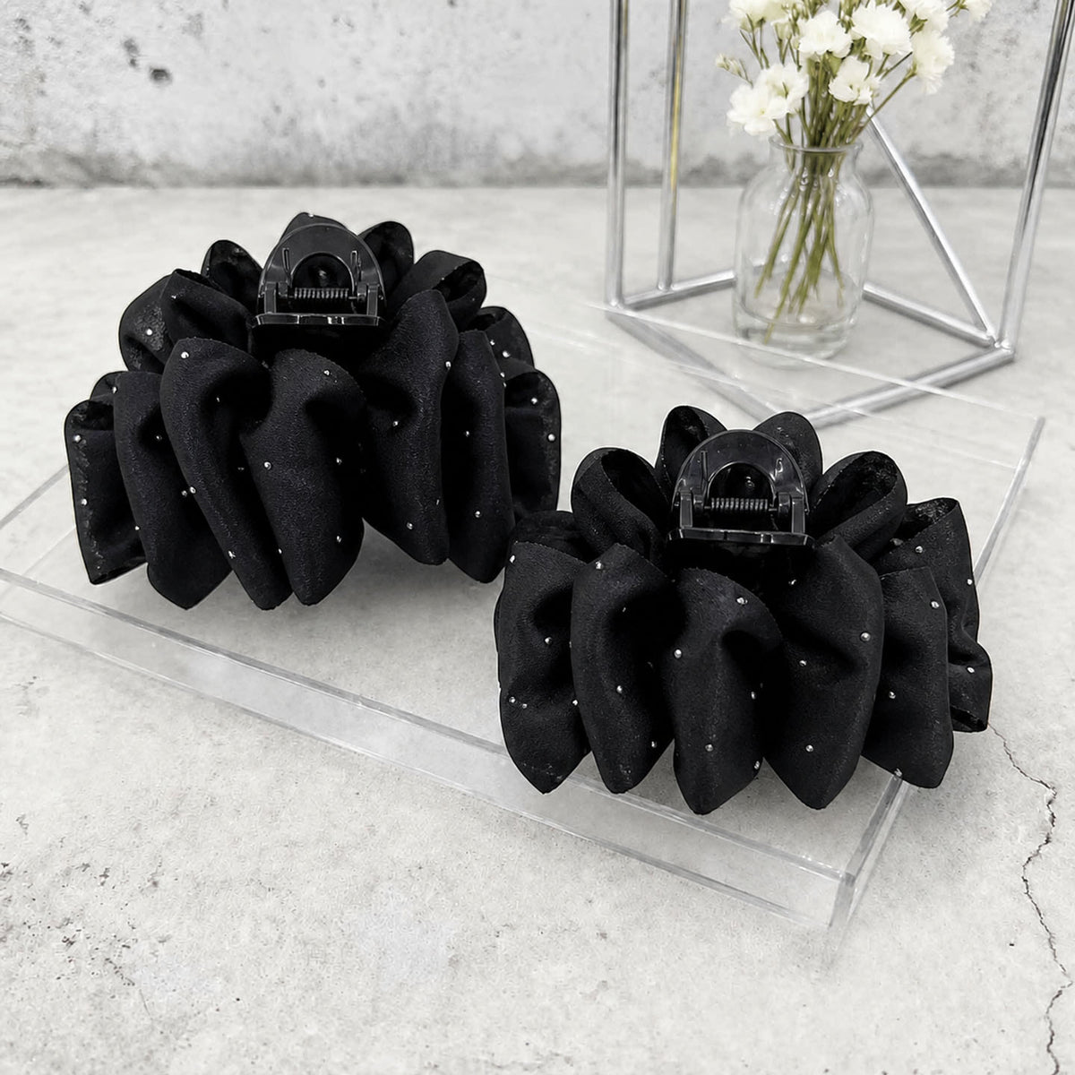 Black mesh bubble claw hair clip with a premium look like a 'full-scale starry star' hair clip, 2026 new style with little hair volume at the back of the head