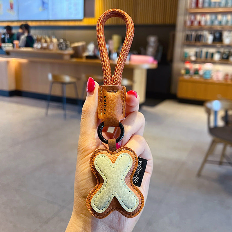 Creative PU leather 26 English letter keychain pendant simple couple car bag keychain pendant gift