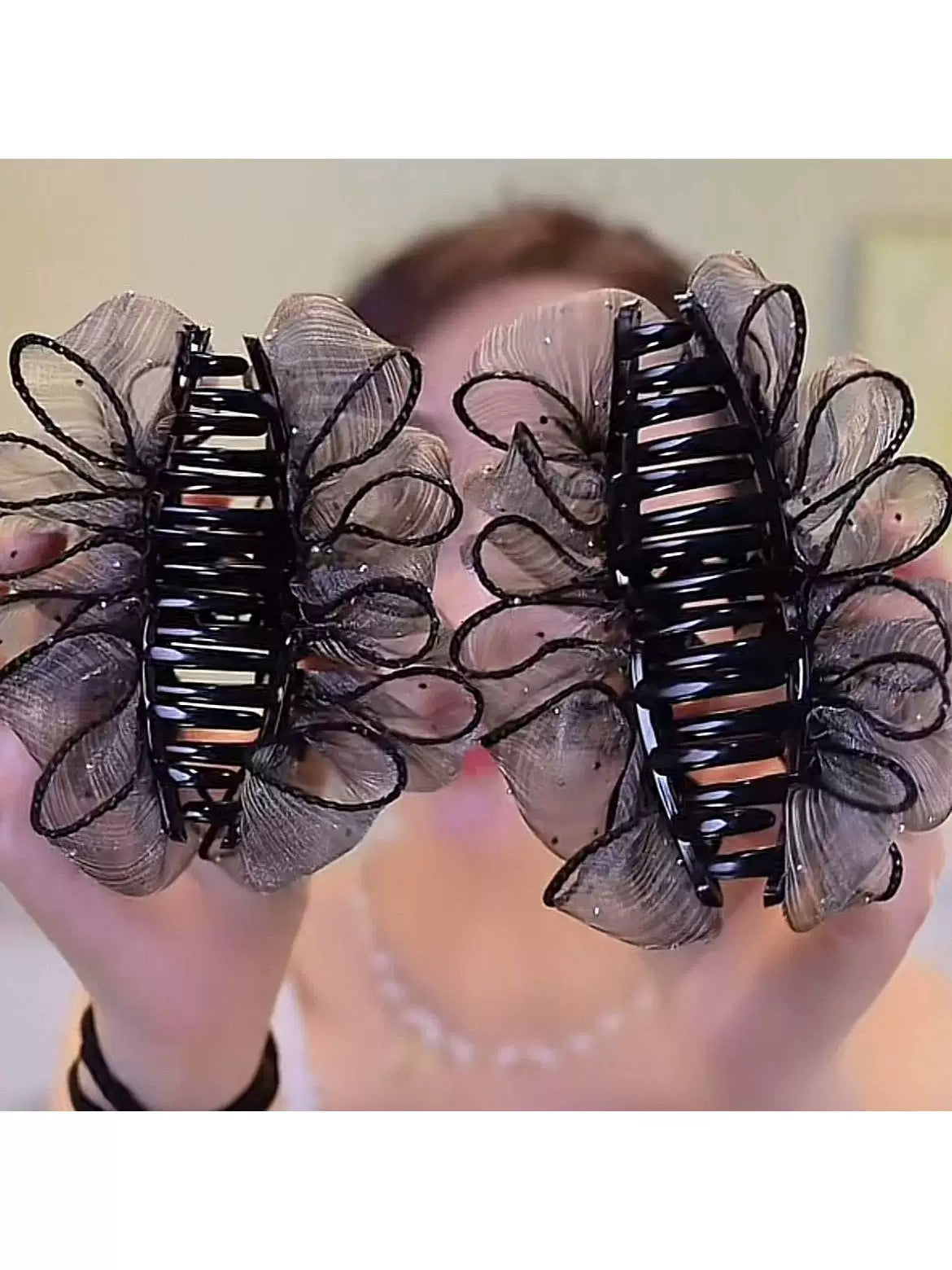 Elegant temperament, sophistication, gray pleated mesh bubble claw clip, medium size, little hair volume, hair clip, shark clip at the back of the head