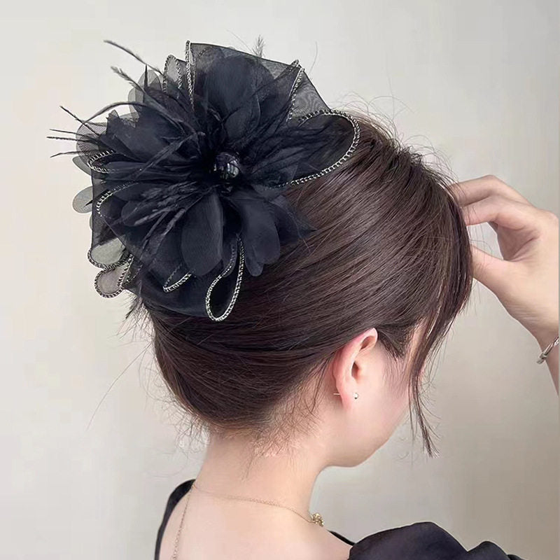 Elegant mesh bow hair clips for women, sophisticated and fashionable new feather claw clips with shark clips on the back of the head
