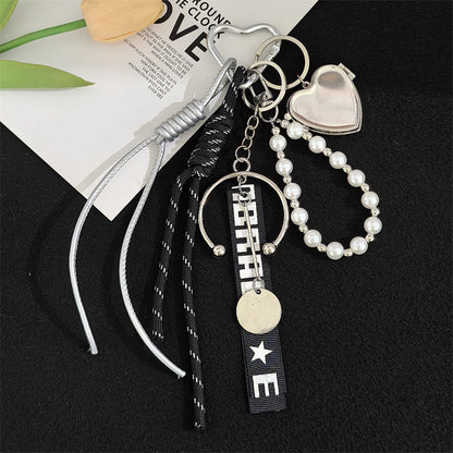 New product miu style five-pointed star bag ornament car key chain dopamine color matching pendant souvenir lanyard outfit