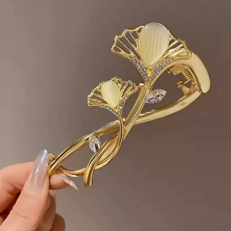 Large size with a sophisticated feel, fully diamond-filled metallic temperament, light luxury twist twist pin, figure-eight hair updo, exquisite headpiece hair accessory for women