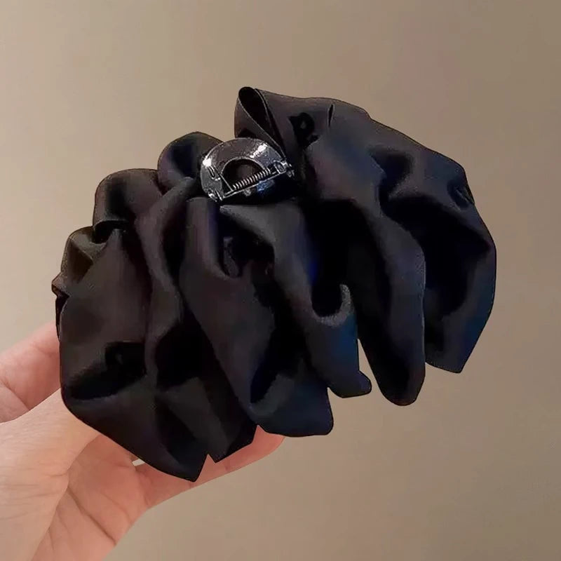 Korean style black bubble claw clip for women, 2026 new bow hair clip, shark clip, hair clip on the back of head, hair accessory