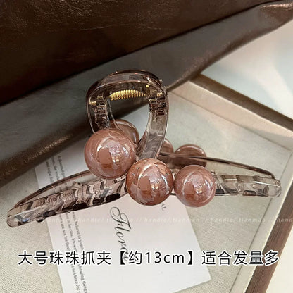 Elegant pearl grab clip for women, high-end 2026 new style shark clip at the back of the head, medium size coil hair clip, small hair volume
