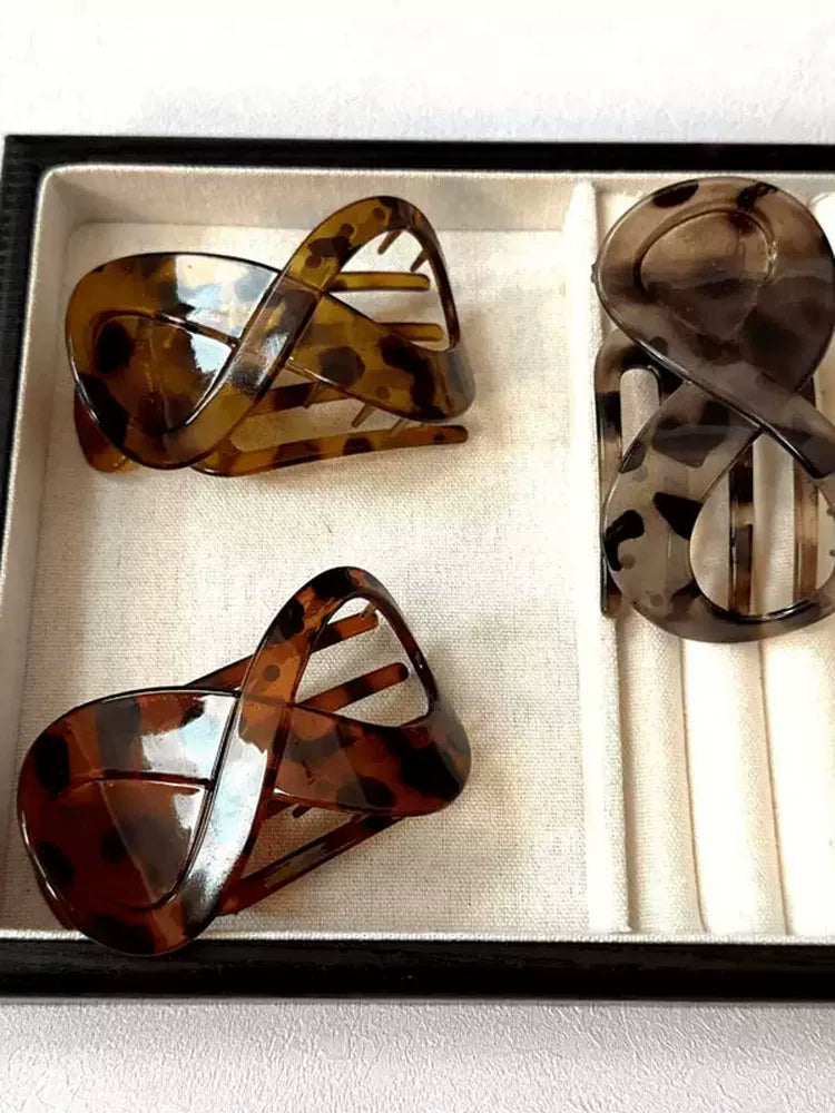 Elegant figure-8 hair clip for women, fashionable leopard print polka dot hairpin, frosted updo, shark clip headwear
