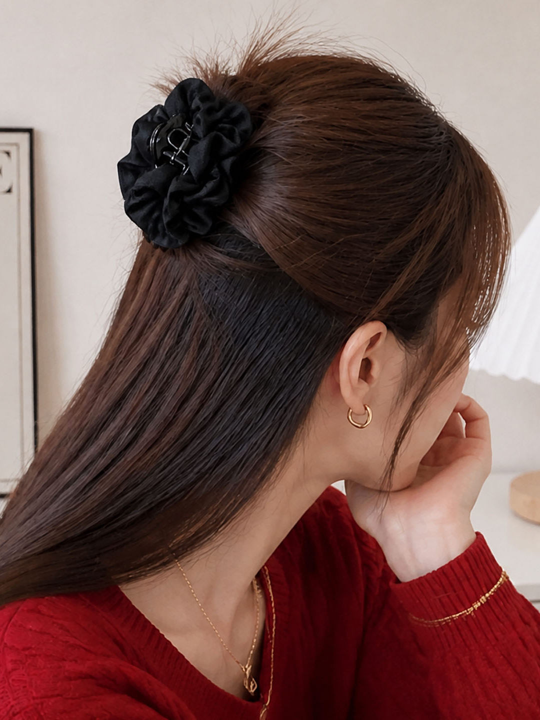 Black feather half-tie hair clip, small grab clip at the back of the head, high-end feel, little hair volume, shark clip, headpiece small size