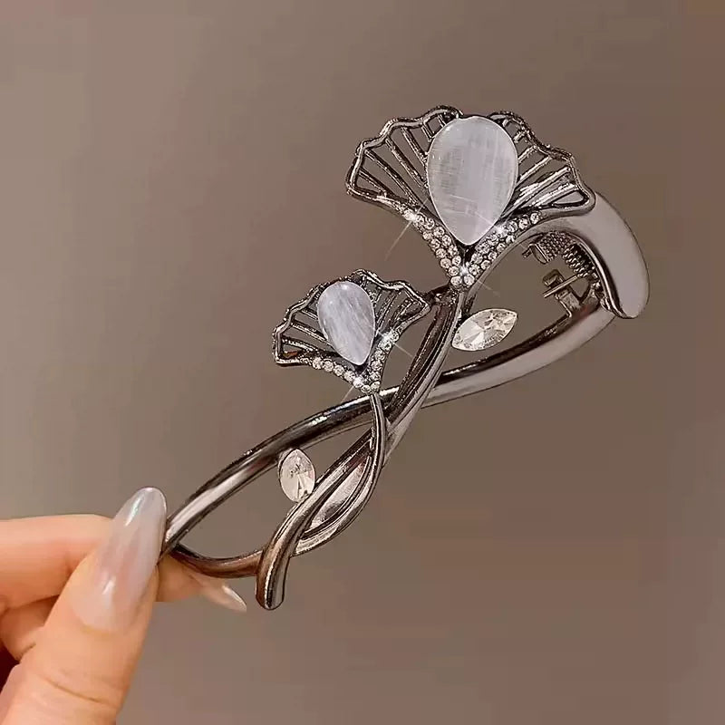 Large size with a sophisticated feel, fully diamond-filled metallic temperament, light luxury twist twist pin, figure-eight hair updo, exquisite headpiece hair accessory for women