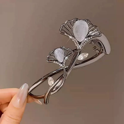 Large size with a sophisticated feel, fully diamond-filled metallic temperament, light luxury twist twist pin, figure-eight hair updo, exquisite headpiece hair accessory for women