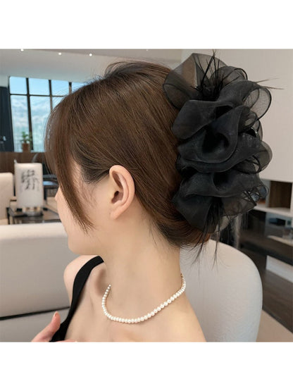 Temperament: Korean gypsophila hairpin women's high-end new feather grip clip, high-end back of the head, updo shark clip