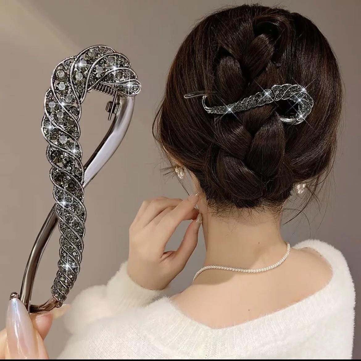Large size with a sophisticated feel, fully diamond-filled metallic temperament, light luxury twist twist pin, figure-eight hair updo, exquisite headpiece hair accessory for women