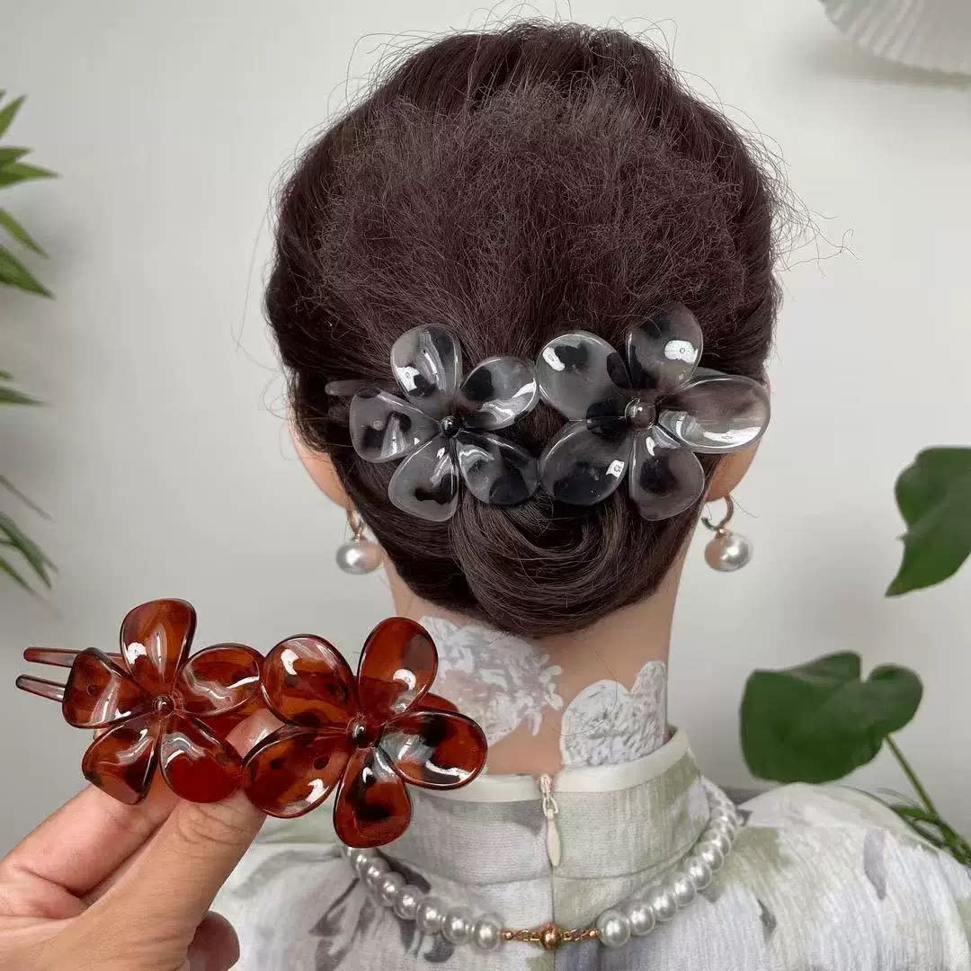 Elegant figure-8 hair clip for women, fashionable leopard print polka dot hairpin, frosted updo, shark clip headwear