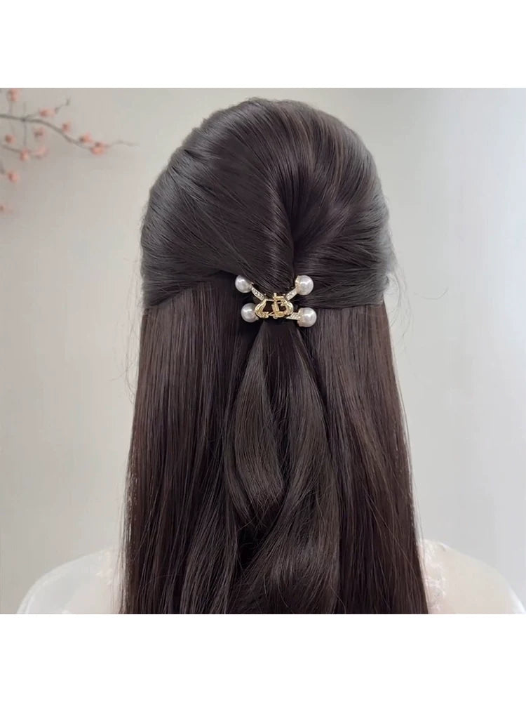 Short hair, awkward phase, half-bun, pearl small clip, high-end V-shaped hair clip at the back of the head, women's hair volume with little clip