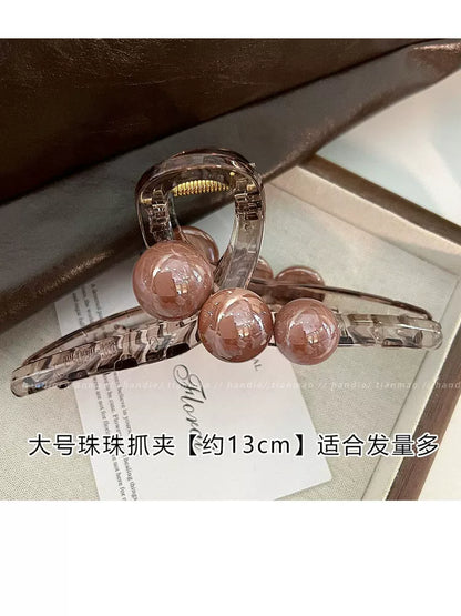 Elegant pearl grab clip for women, high-end 2026 new style shark clip at the back of the head, medium size coil hair clip, small hair volume