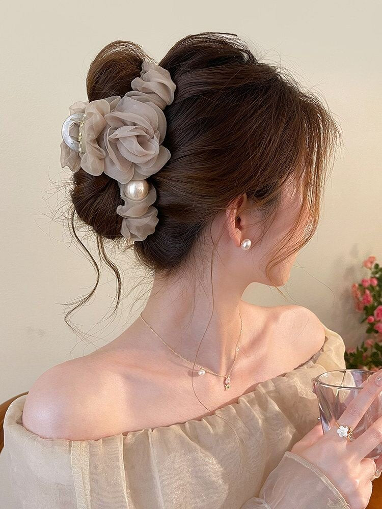 Mesh flower pearl hair grapple clip women's high-end sense 2026 new back of the head plate hairpin shark clip hair accessory