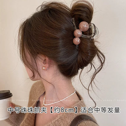Elegant pearl grab clip for women, high-end 2026 new style shark clip at the back of the head, medium size coil hair clip, small hair volume