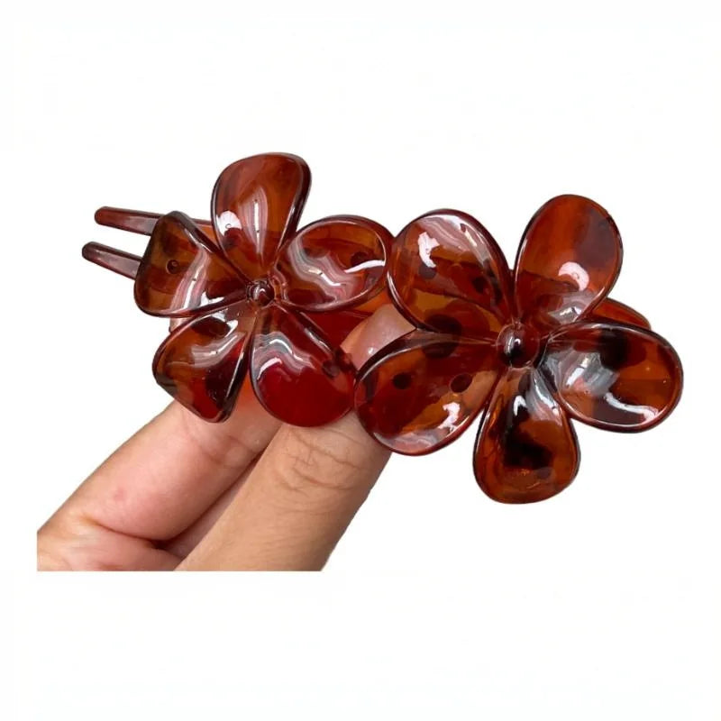 Elegant figure-8 hair clip for women, fashionable leopard print polka dot hairpin, frosted updo, shark clip headwear