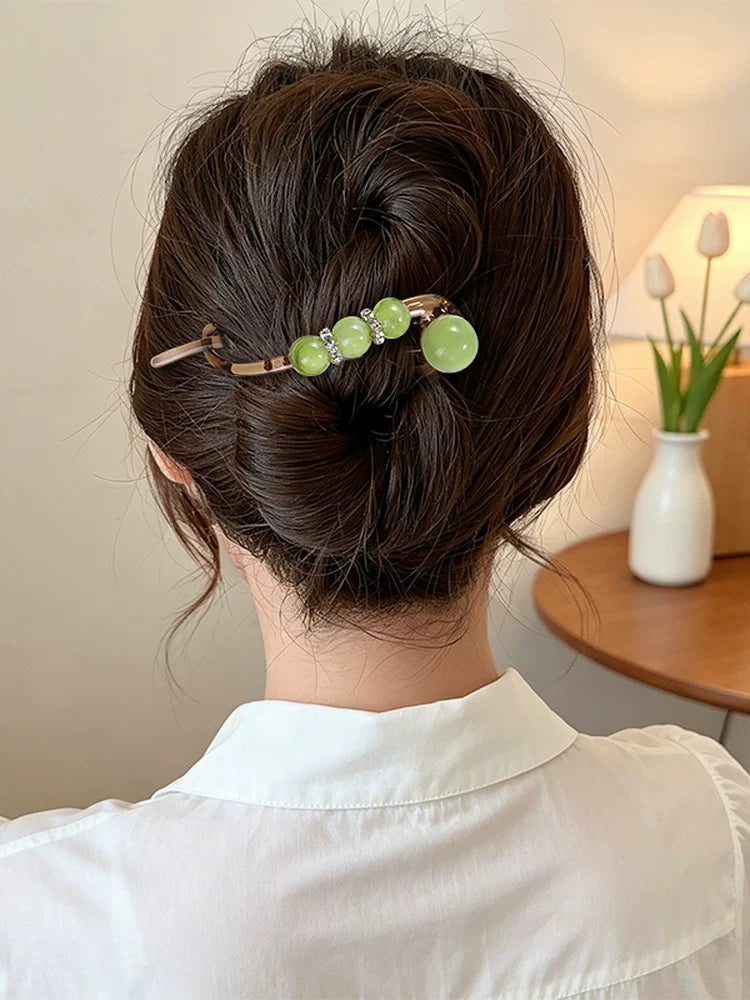 High-end and elegant beaded twisted clip, rhinestone hair clip for women, no poking at the back of the head, updo claw clip, versatile flat-head clip