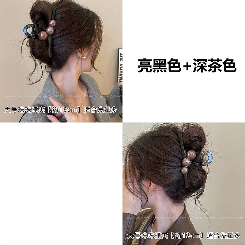 Elegant pearl grab clip for women, high-end 2026 new style shark clip at the back of the head, medium size coil hair clip, small hair volume