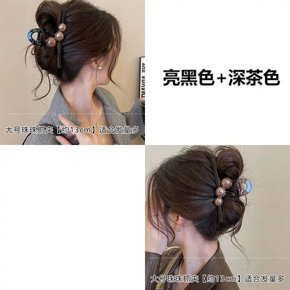 Elegant pearl grab clip for women, high-end 2026 new style shark clip at the back of the head, medium size coil hair clip, small hair volume