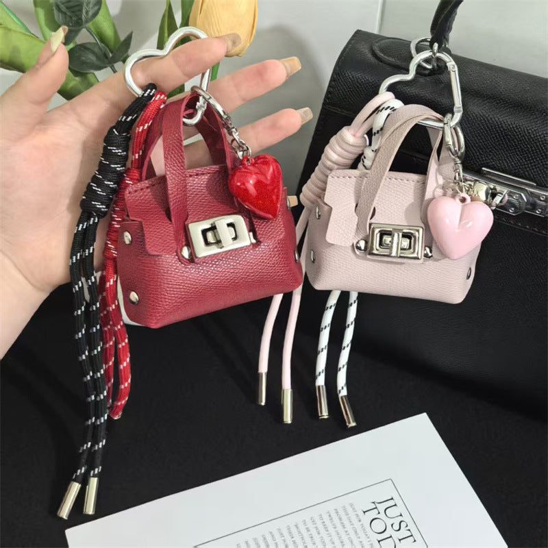 Creative miu is a personalized mini leather pouch keychain, headphone bag, accessories, keychain, school bag, pendant