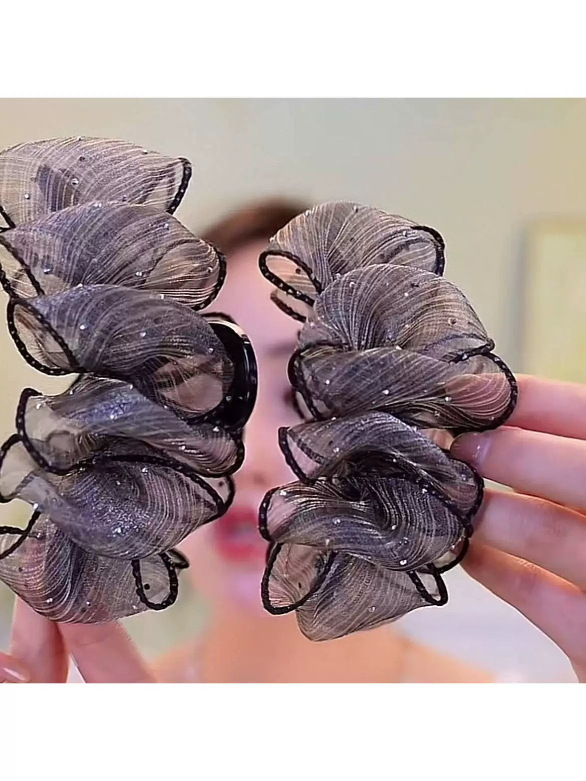Elegant temperament, sophistication, gray pleated mesh bubble claw clip, medium size, little hair volume, hair clip, shark clip at the back of the head