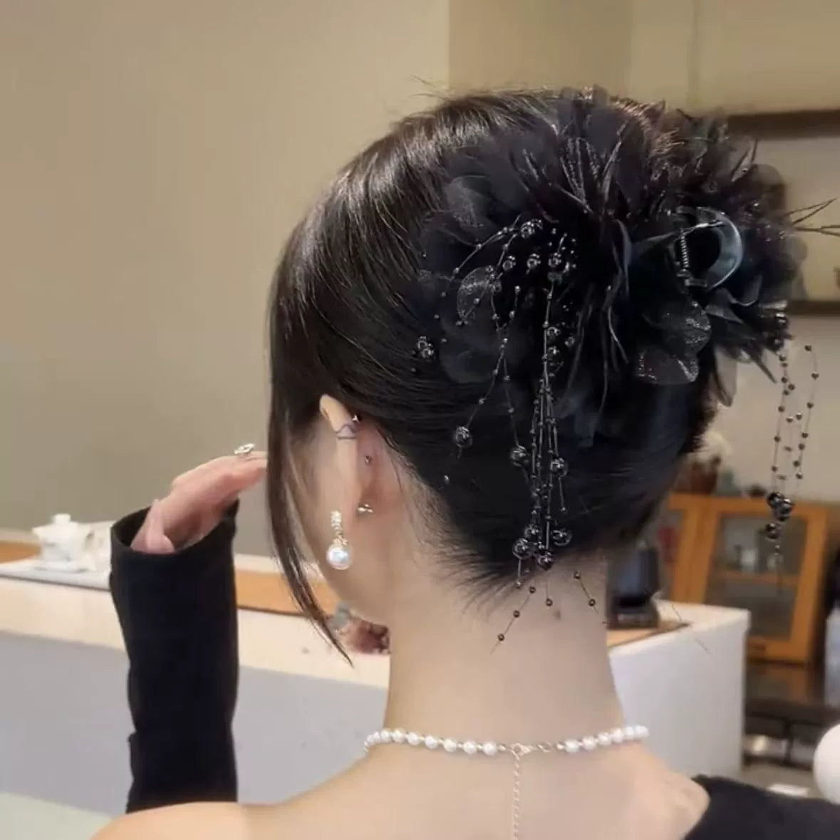 Elegant peony flower feather claw clip for women, sophisticated and fashionable 2026 new back hair clip, shark clip