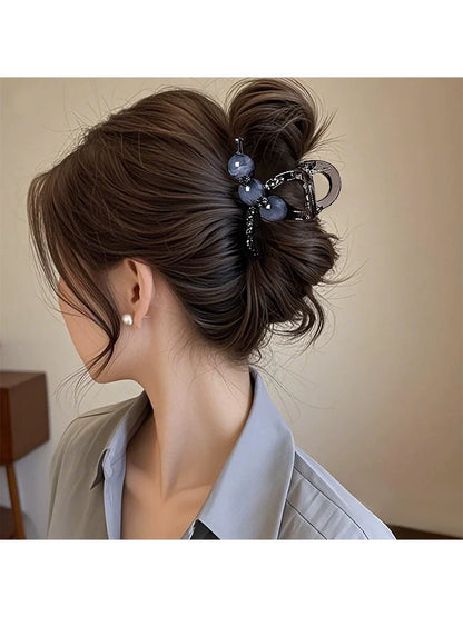 High-end look, small hair volume claw clip for women, 2026 new pearl rhinestone hair clip, back hair coil clip, shark clip headwear