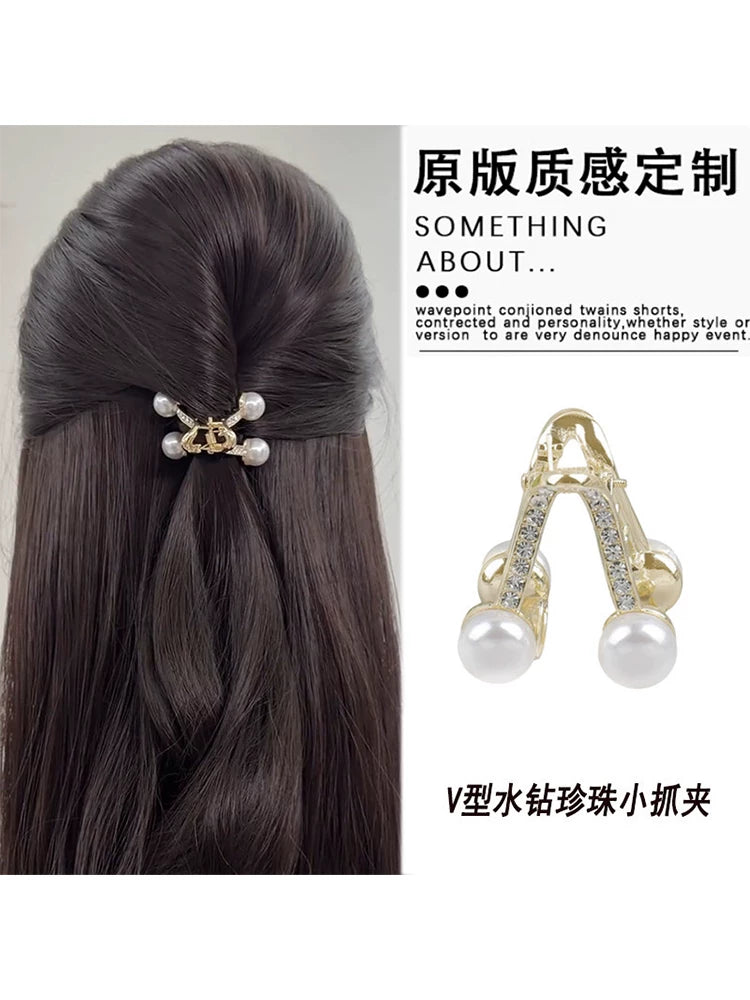Short hair, awkward phase, half-bun, pearl small clip, high-end V-shaped hair clip at the back of the head, women's hair volume with little clip
